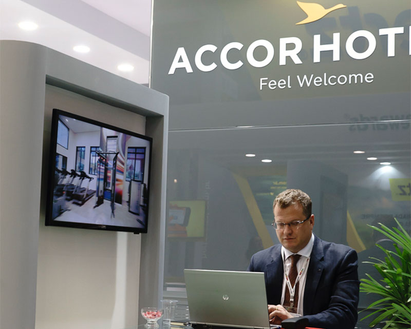 stand-Accor-WTM-16-27