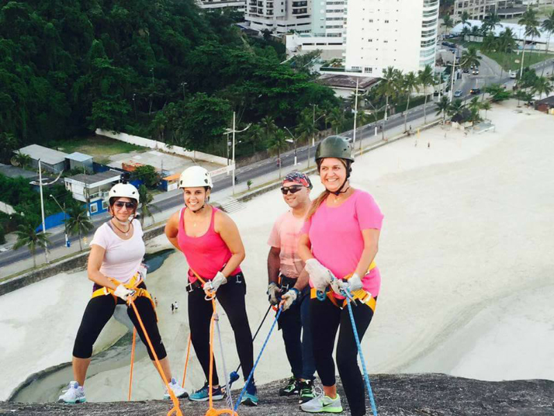 Luciano-Rego-2-equipe-do-Sofitel-Guaruja-Jequitimar-realizando-rapel