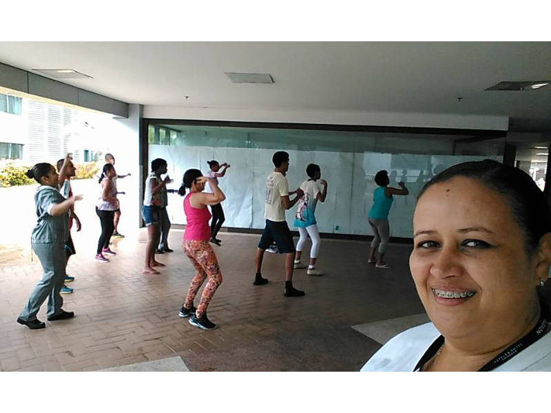 Patricia-Coelho-2-equipe-do-Novotel-Salvador-Hangar-Aeroporto-na-aula-de-zumba